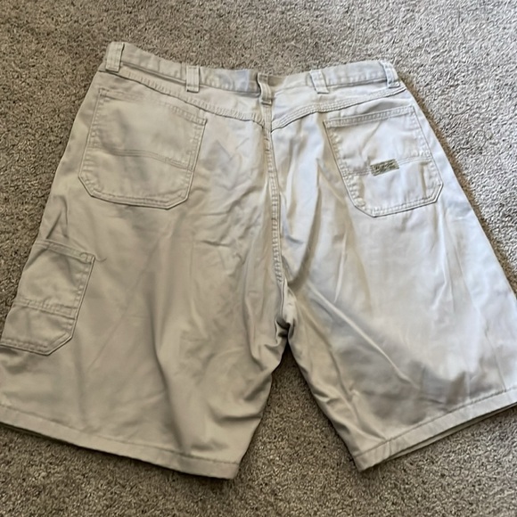Wrangler khaki Cargo shorts men’s - Picture 2 of 2